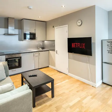 아파트 Cosy 2-beds, Shepherd Bush *