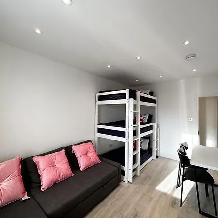 Flat A In Earlsfield * London