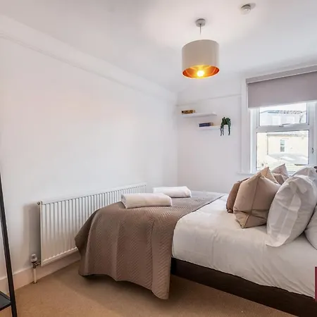 بيت للعطل Kingston On Thames Pets Welcome Garden 3bed كنغستون أبون تامْسْ