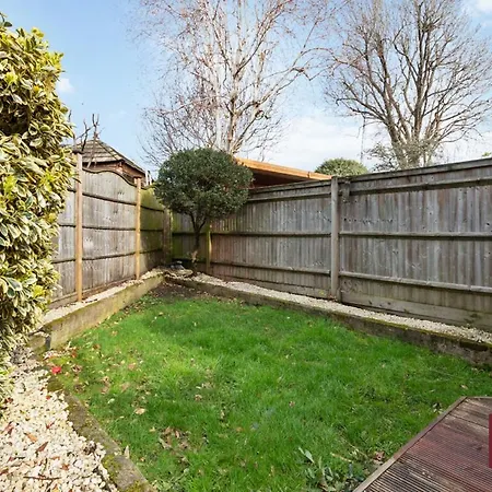Kingston On Thames Pets Welcome Garden 3bed *