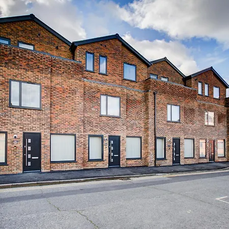 Hybrid Resi - Near Heathrow Airport With Onsite Car Parking * Uxbridge
