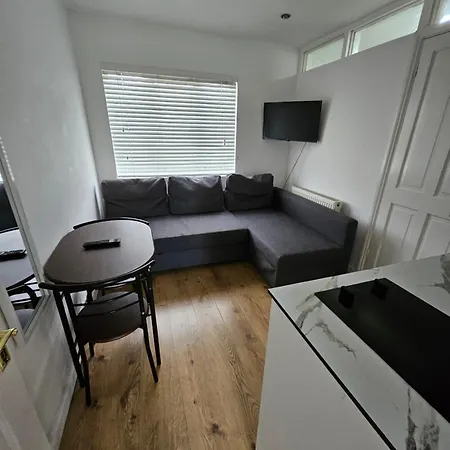 And Cosy One Bed Flat * Carshalton