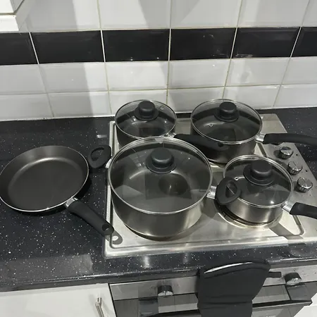 Fully Furnished 1 Bedroom Flat *