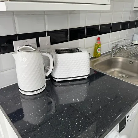 Apartment Fully Furnished 1 Bedroom Flat *