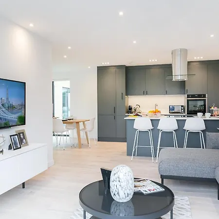 Urban Chic - Marine Apartment London