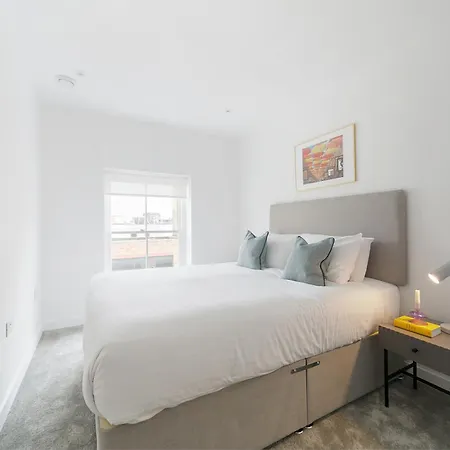 Urban Chic - Marine Apartment London