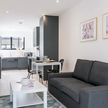 Urban Chic - Marine Apartment London
