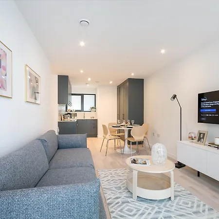 Urban Chic - Marine Apartment London