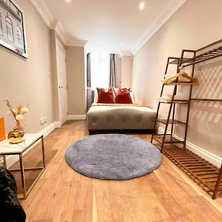 Harrods 4br 6bed House Ac