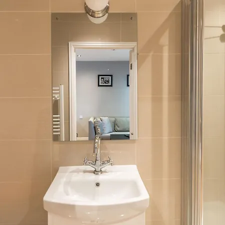 Cosy 2-beds, Shepherd Bush