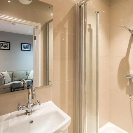 Cosy 2-beds, Shepherd Bush 아파트 *