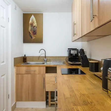 Apartment Luxury Versace 2 Bed, Hot Tub, Pool Table, Sky Tv *