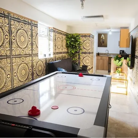 Luxury Versace 2 Bed, Hot Tub, Pool Table, Sky Tv *