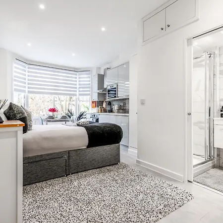 Livestay Tranquil Studio Retreat In Harrow