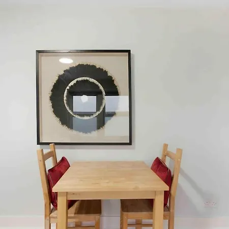 New 1 Bed Westfield/ Chiswick/ Hammersmith *