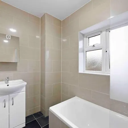 Apartment New 1 Bed Westfield/ Chiswick/ Hammersmith