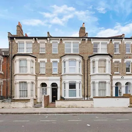 New 1 Bed Westfield/ Chiswick/ Hammersmith Apartment