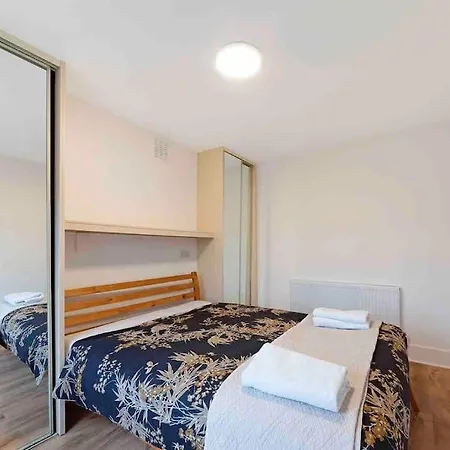 New 1 Bed Westfield/ Chiswick/ Hammersmith Apartment London