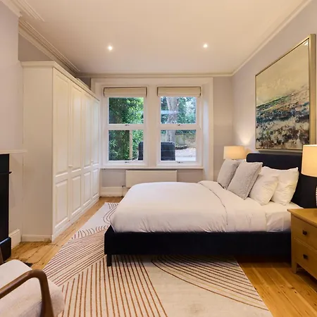 The West Kensington Hideout - Cozy 2bdr Flat With Garden Apartment *