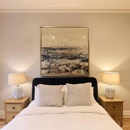 The West Kensington Hideout - Cozy 2bdr Flat With Garden * London