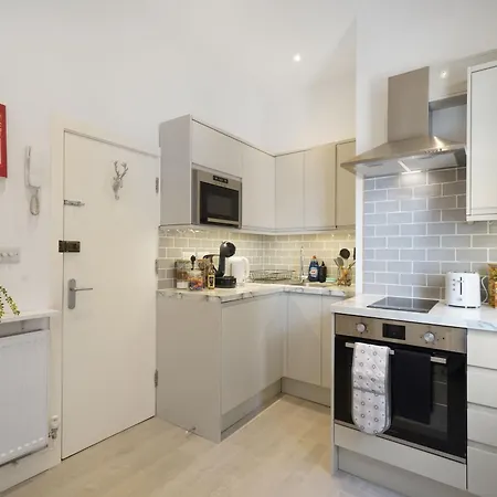 Livestay Tranquil Studio Retreat In