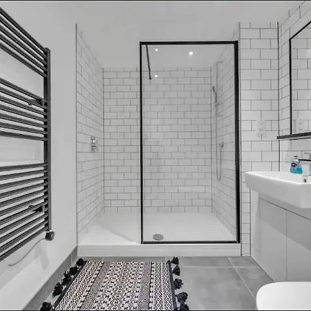 Colindale Nw9 1bed Tv/wifi Apartment