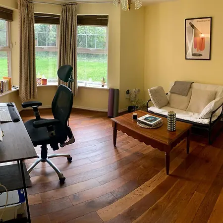Peaceful Garden View Apt. Close To Apartment