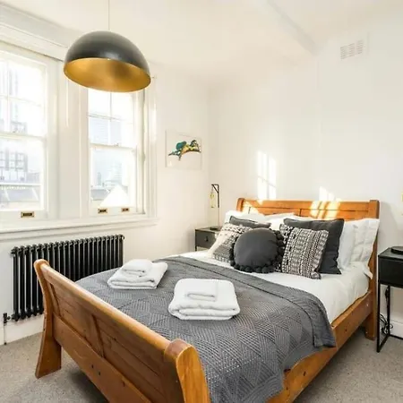 3 X Bedroom Riverside Flat With Hot Tub On Roof Terrace Apartment London