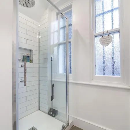 Apartment Modern & Trendy 1-bed In Earl's Court! London