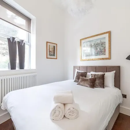 Modern & Trendy 1-bed In Earl's Court! Apartment London