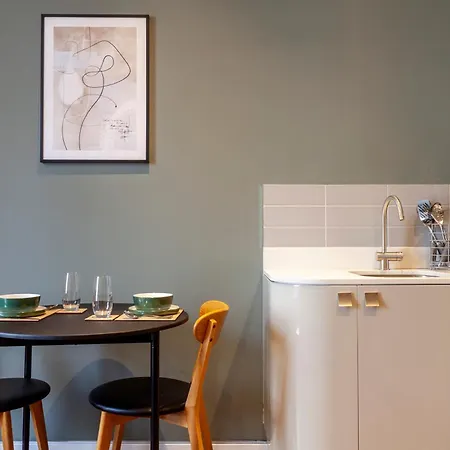 Bright & Modern 1bdr Flat Near Lakeside Road