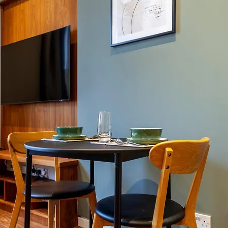Bright & Modern 1bdr Flat Near Lakeside Road * London