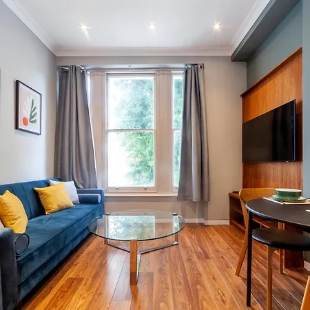 Apartment Bright & Modern 1bdr Flat Near Lakeside Road