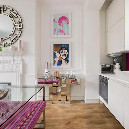 Cosy And Stylish Chelsea 2 Bedroom Flat Apartment *