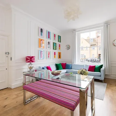 Cosy And Stylish Chelsea 2 Bedroom Flat
