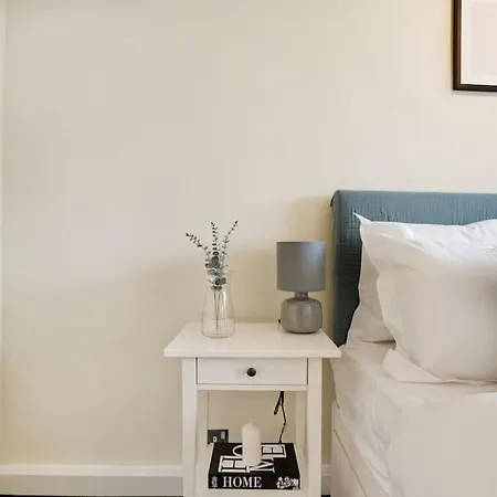 The Camden Bright & Beautiful 2-bed Retreat *