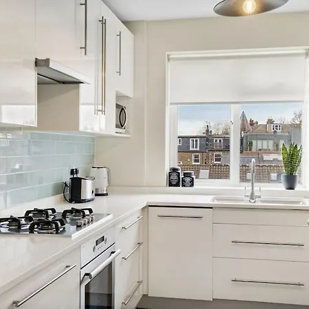 The Camden Bright & Beautiful 2-bed Retreat London