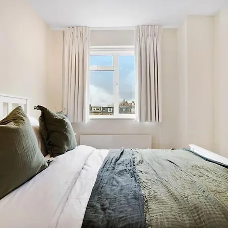 The Camden Bright & Beautiful 2-bed Retreat London
