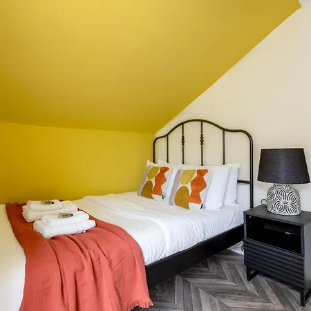 Apartment Peacefully Set 2level 2br Btw Brixton & Camberwell London