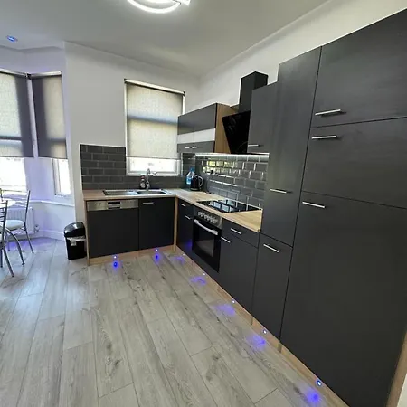Apartment Second Av Flat 4 London *