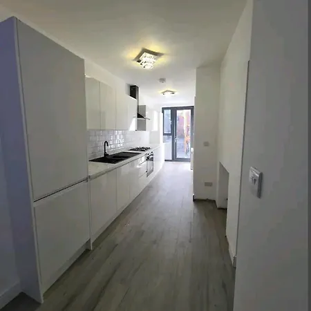 Apartment Impeccable 2-bed In London Hendon
