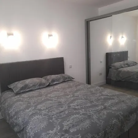 Impeccable 2-bed In London *
