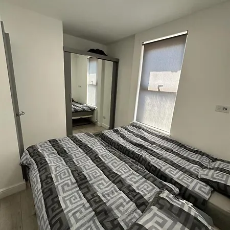 Second Av Flat 4 London