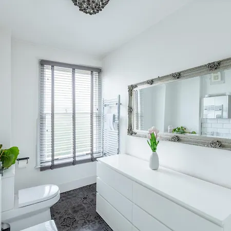 Peacefully Set 2level 2br Btw Brixton & Camberwell London