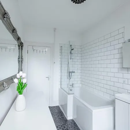 Peacefully Set 2level 2br Btw Brixton & Camberwell * London