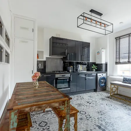 Peacefully Set 2level 2br Btw Brixton & Camberwell