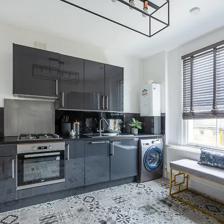 Peacefully Set 2level 2br Btw Brixton & Camberwell * London