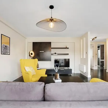 The Camden Bright & Beautiful 2-bed Retreat *