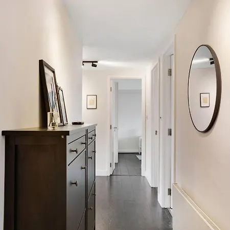 The Camden Bright & Beautiful 2-bed Retreat Apartment *