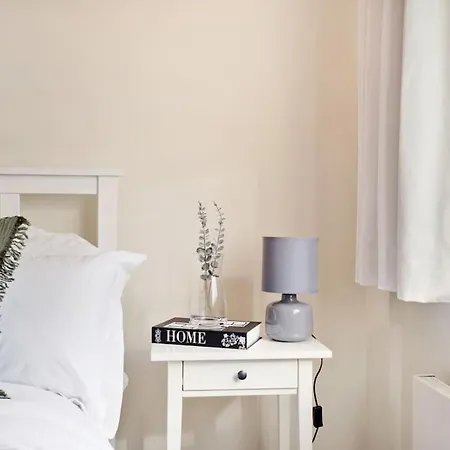 The Camden Bright & Beautiful 2-bed Retreat